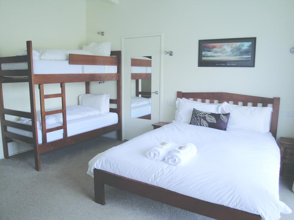 Off Mountain Accommodation Merrijig Room photo